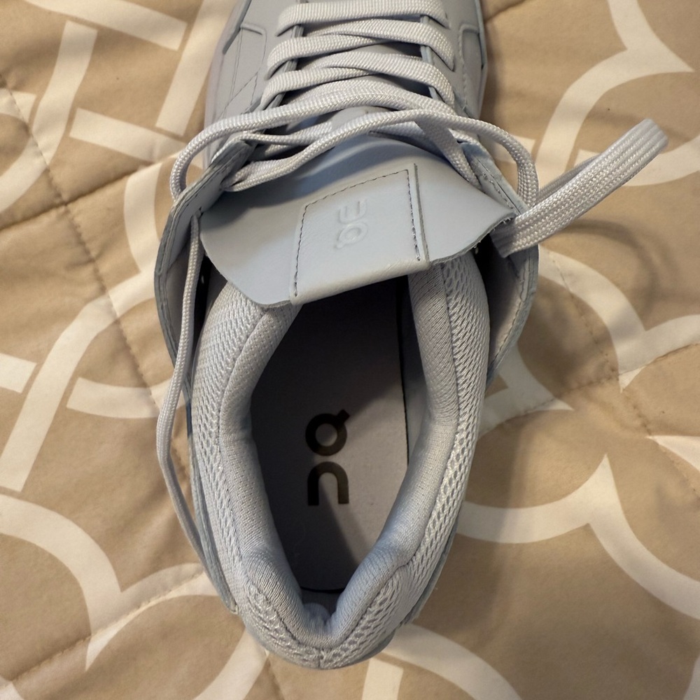 NEW On Running Women’s Light Gray Athletic Shoes, Size 8 - Picture 4 of 5
